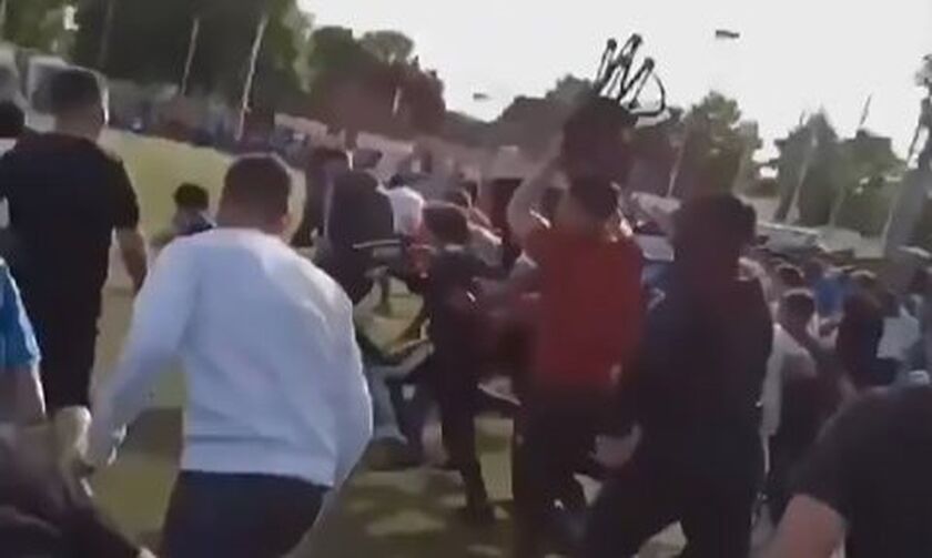 Γαλλία: Οπαδοί κάνουν «ντου» στο τέλος ενός παράνομου αγώνα ποδοσφαίρου! (vid, pic)