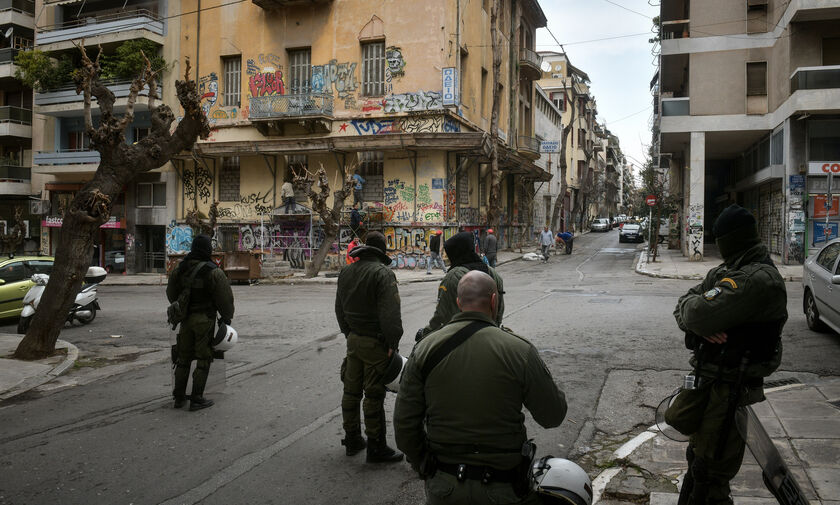 Έρευνα της Αστυνομίας για τις συμπλοκές αντιεξουσιαστών με οπαδούς της ΑΕΚ στην Κυψέλη