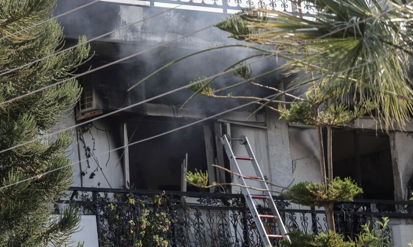 Μια γυναίκα νεκρή από πυρκαγιά σε διαμέρισμα στη Βούλα