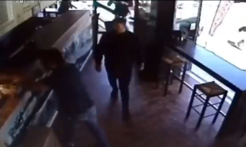 Η Θύρα 13 καταγγέλλει, με video, επίθεση Γιαννακόπουλου σε κατάστημα μέλους της