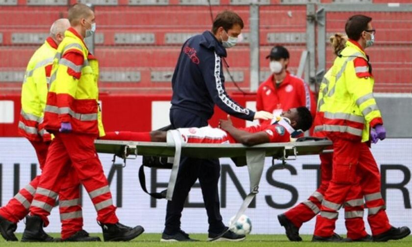 Μάιντς: Ο σοβαρός τραυματισμός του Αβονίγι στο ματς με την Άουγκσμπουργκ (vid)