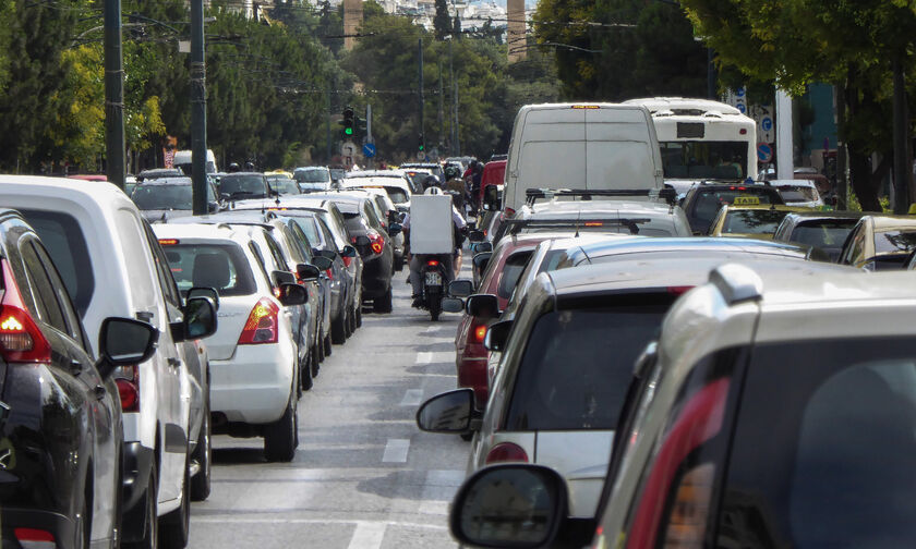 Τεράστιο μποτιλιάρισμα σε δρόμους της Αθήνας λόγω πορείας και έργων