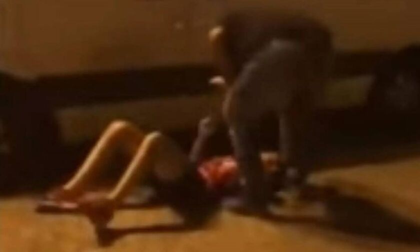 Περιστέρι: Γονέας «ξάπλωσε» στον δρόμο συμμαθητή του 12χρονου γιου του - Δείτε το βίντεο 