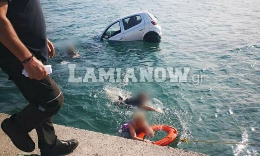 Aρκίτσα: Zευγάρι έπεσε στη θάλασσα με το αυτοκίνητό του! (pics)