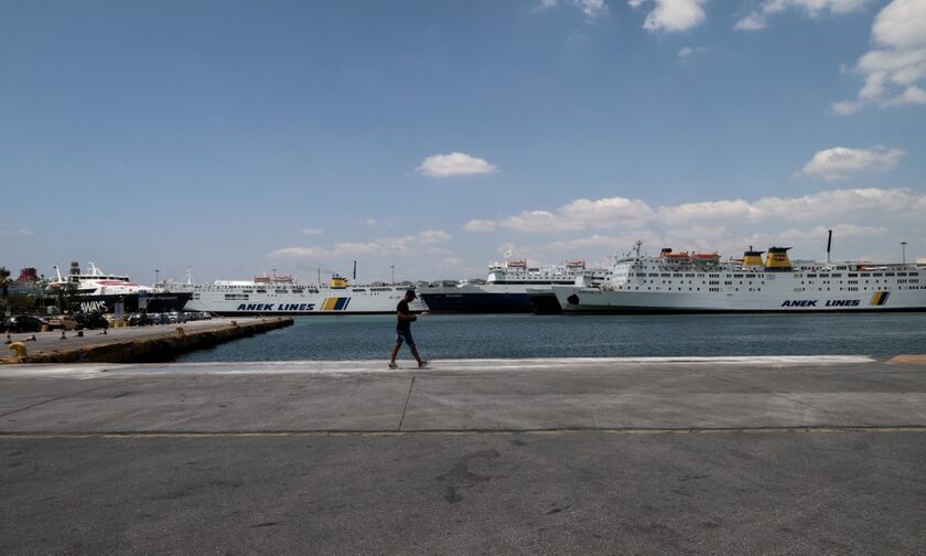 Πειραιάς: Νεκρή γυναίκα στο λιμάνι, φέρει τραύμα από μαχαίρι στον λαιμό