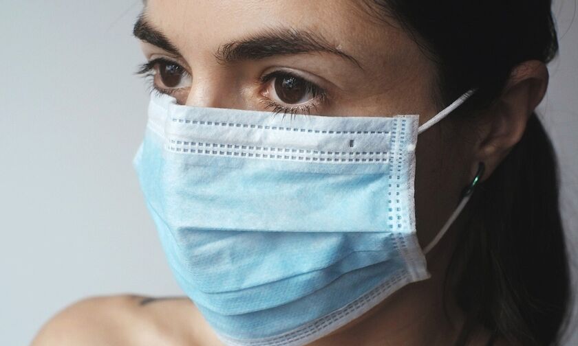 Ηλίας Μόσιαλος: Οι λόγοι για να μην κατεβάζουμε την μάσκα στο πιγούνι  
