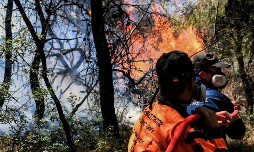 Κόρινθος: Νέο μέτωπο φωτιάς στον Ισθμό, σε μικρή απόσταση από οικίες
