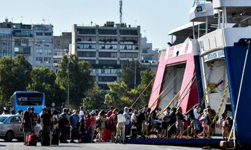 Πειραιάς: Αυξημένη κίνηση στο λιμάνι. Για σήμερα έχουν προγραμματιστεί 23 δρομολόγια