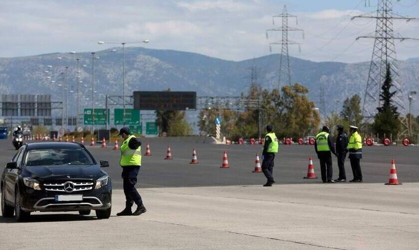 Αυστηροί έλεγχοι στα μέσα μεταφοράς, αποβιβάστηκαν υπεράριθμοι