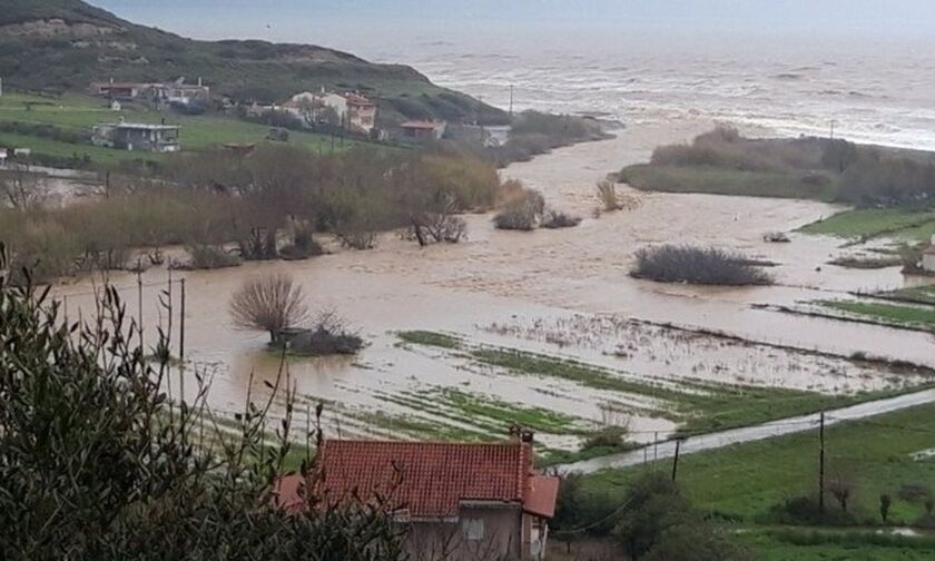 Δυο ηλικιωμένοι και ένα βρέφος νεκροί από τις πλημμύρες στην Εύβοια (vid)