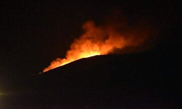 Ικαρία: Μεγάλη φωτιά - Δασική πυρκαγιά σε τρία μέτωπα – Εκκενώθηκαν οικισμοί μέσα στη νύχτα