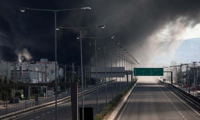 Η φωτιά που σκοτείνιασε την Αττική και «μπλόκαρε» την Αθηνών - Λαμίας (pics)