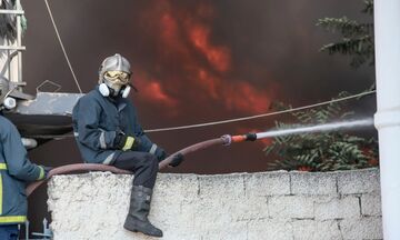 Φωτιά στην Αττική - Συστάσεις από την Περιφέρεια: Ερμητικά κλειστά πόρτες, παράθυρα