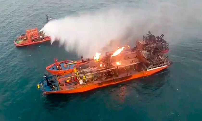 Ινδία: Φωτιά σε πλοίο με Ελληνική σημαία στην Αραβική Θάλασσα