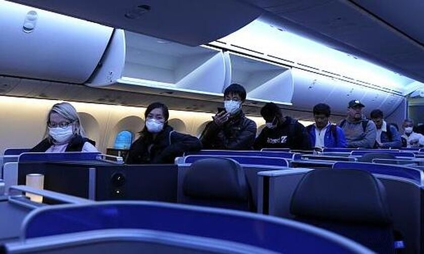 Κορονοϊός: Επτά τουρίστες θετικοί, χωρίς μάσκα, σε 4,5 ώρες πτήση μαζί με 95 άτομα. Πόσοι μολύνθηκαν