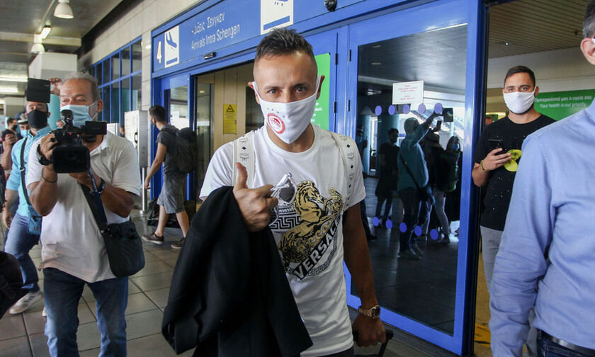 Ραφίνια: Οι πρώτες δηλώσεις και φωτογραφίες στο αεροδρόμιο (pics)