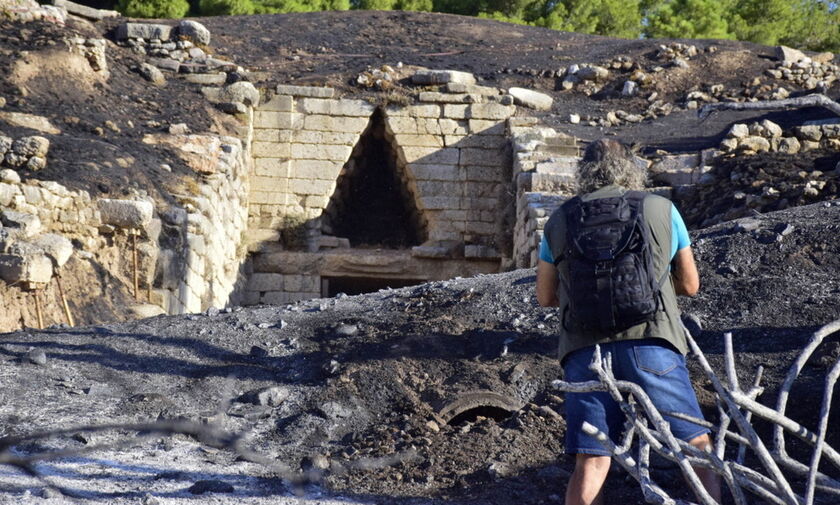 Στων... Μυκηνών την ολόμαυρη ράχη - Φωτογραφίες μετά τη φωτιά 