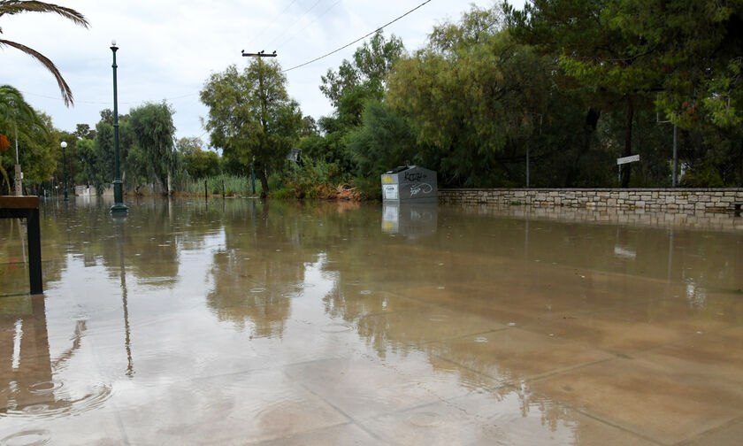 Κυκλώνας «Ιανός»: Νεκρή στα Φάρσαλα - Εγκλωβισμένοι στους Σοφάδες - Καταστροφές σε όλη τη χώρα
