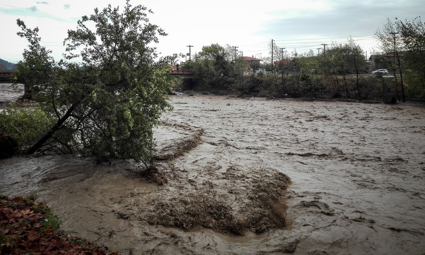 Κυκλώνας «Ιανός»: Δεύτερος νεκρός στη Θεσσαλία - Ανησυχία για τους αγνοούμενους (vid)