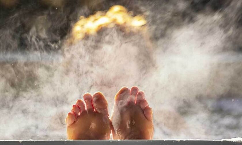 Τι παρατήρησαν οι επιστήμονες στην υγεία όσων κάνουν μπάνιο σε καυτό νερό