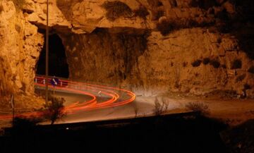Γιατί ονομάστηκαν έτσι οι «τρύπες του Καραμανλή»