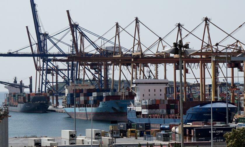 Η ψηφιακή εφαρμογή της Cosco διχάζει το λιμάνι του Πειραιά