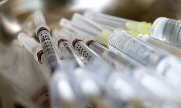 Eμβόλια γρίπης και πνευμονιόκοκκου: Ποιοι, πότε και γιατί πρέπει να τα κάνουν