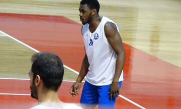 Παρελθόν και τυπικά ο Ντάριους Ρόι από Λάρισα