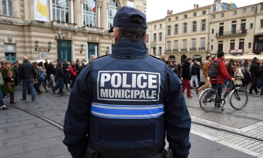 Παρίσι: Ένοπλος μαχαίρωσε στο λαιμό και σκότωσε άνδρα φωνάζοντας «Αλλάχ Ακμπάρ»