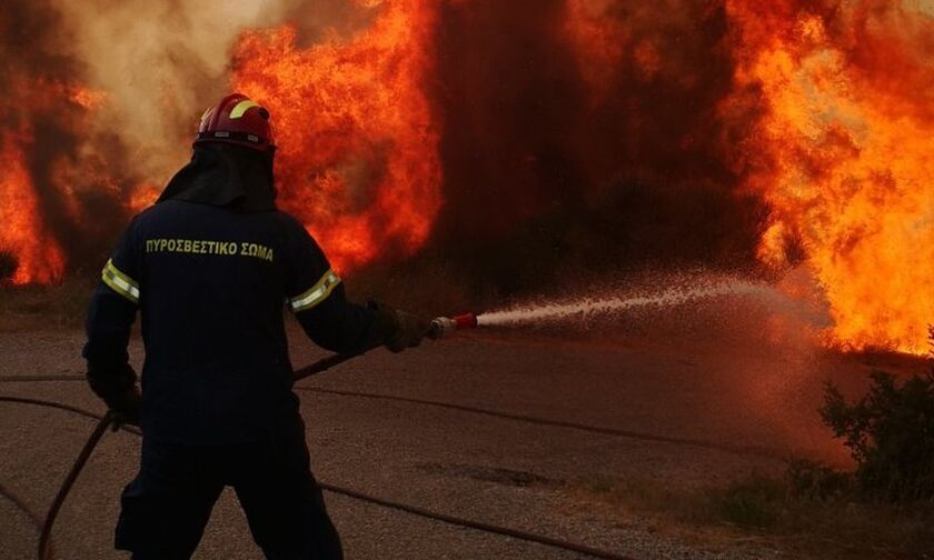 Αττική: Μπαράζ εμπρησμών τα ξημερώματα σε Αθήνα, Πέραμα, Καλλιθέα