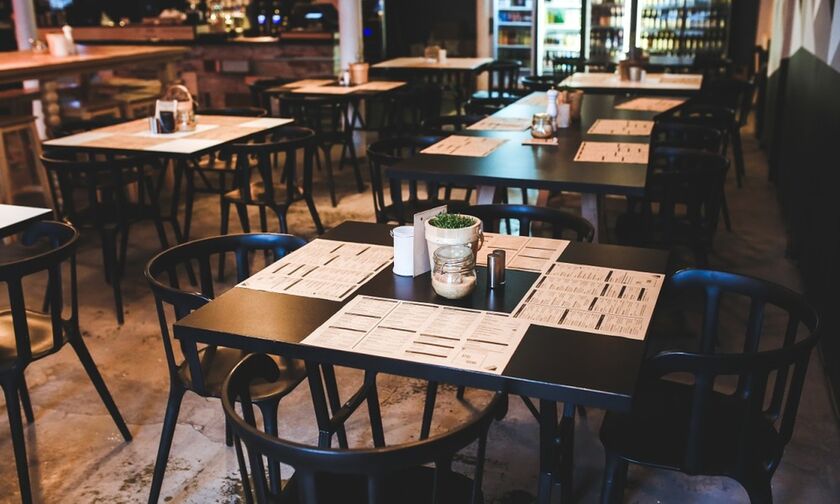 Νέα μέτρα: Τι αλλάζει σε καφετέριες, εστιατόρια και μπαρ - Πού απαγορεύεται ο χορός