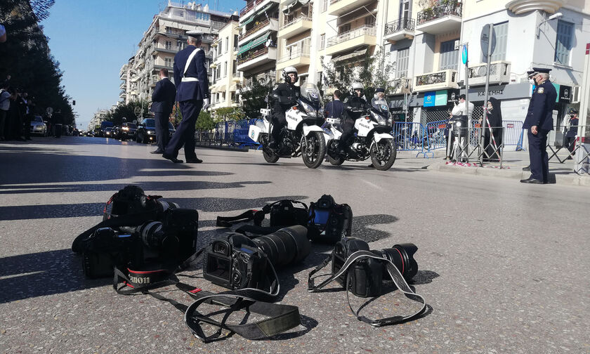 Γιατί οι φωτορεπόρτερ κατέβασαν τις μηχανές τους μπροστά στην Πρόεδρο της Δημοκρατίας