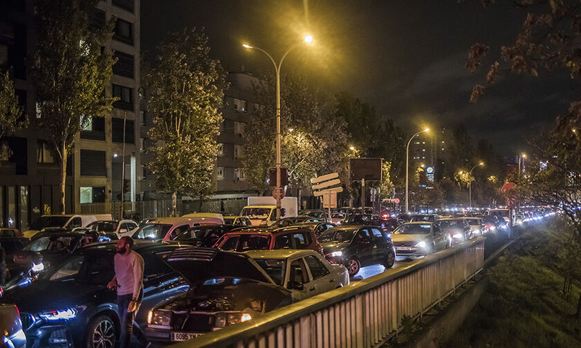 Η μεγάλη έξοδος των Παριζιάνων: Ουρές 706 χιλιομέτρων πριν το lockdown! (vid)