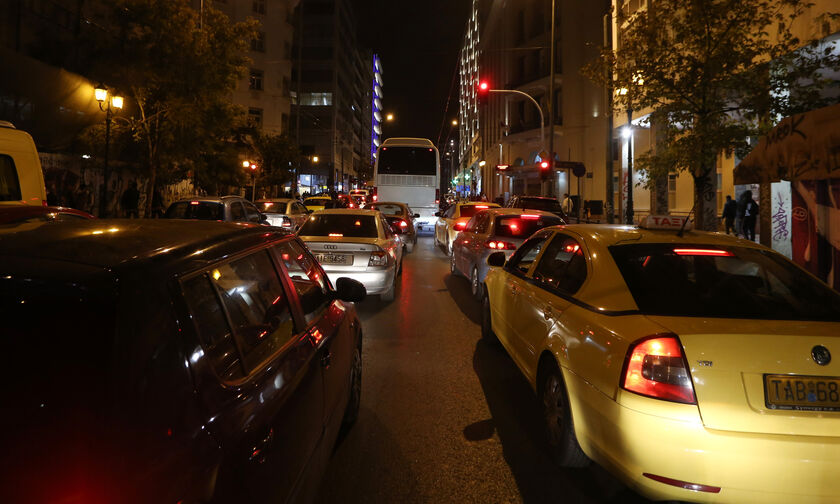 Lockdown: Έφυγαν από την Αθήνα 154.000 οχήματα 