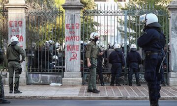 Μέτρα Πολυτεχνείο: Απαγόρευση συγκεντρώσεων άνω των 4 ατόμων, πρόστιμο ως και 5.000 ευρώ