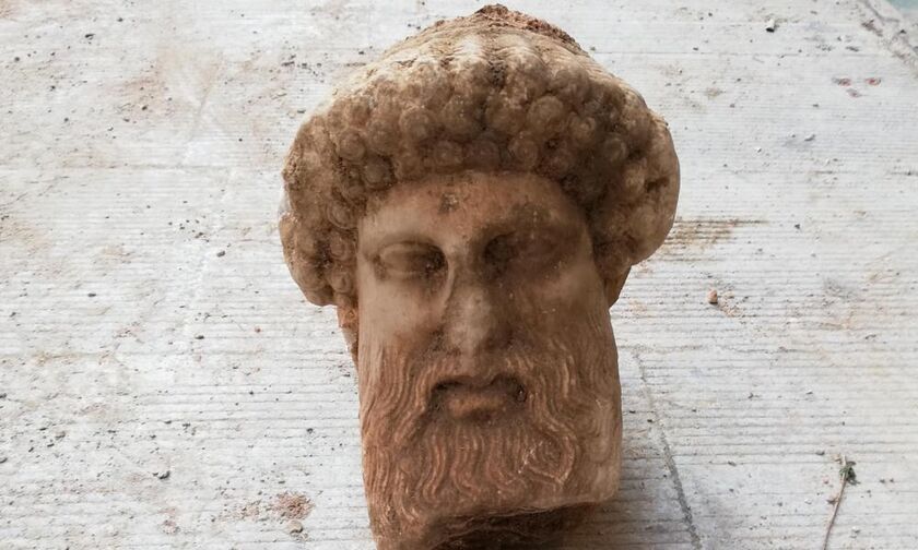 Τον θεό Ερμή απεικονίζει η αρχαία κεφαλή που βρέθηκε στην Αιόλου 