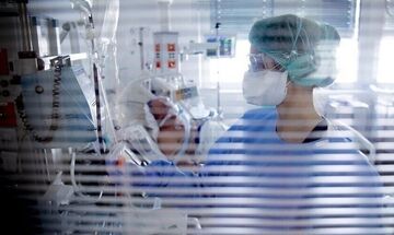 Κορονοϊός: Μια νοσηλεύτρια πέθανε στη Δράμα - Διασωληνωμένη μια στην Αλεξανδρούπολη!