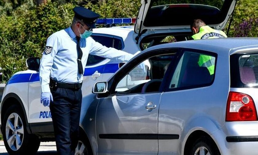 Αυτοκίνητο και μάσκα: Πότε επιβάλλεται πρόστιμο και πότε διπλασιάζεται