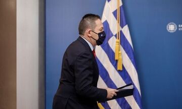 LIVE Streaming: Ο Πέτσας ανακοινώνει τι δεν θα ανοίξει πριν τα Χριστούγεννα