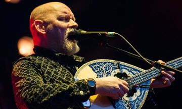 Ο τραγουδιστής των Dead Can Dance λατρεύει το ρεμπέτικο και το τραγουδάει στα αγγλικά! (audio)