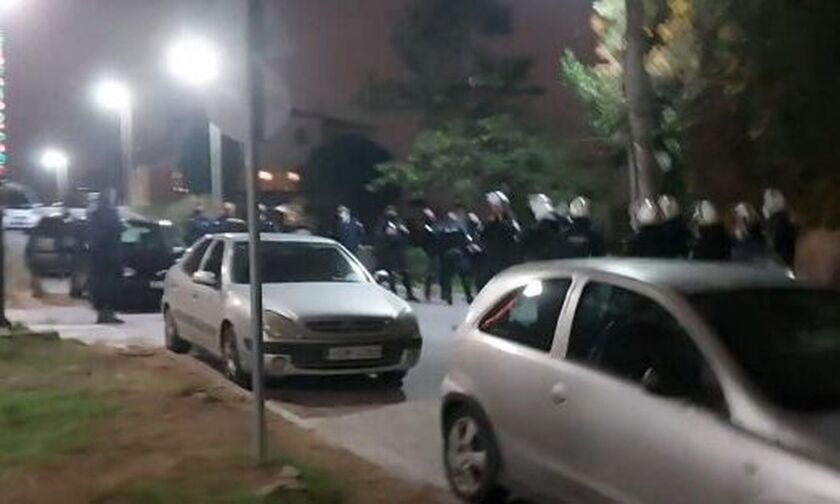 Άλιμος: Επίθεση με πέτρες στην αστυνομία που επενέβη σε κορονο-πάρτι νεαρών! (vids)