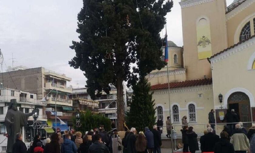 Θεοφάνια: Κοσμοσυρροή στη Μητρόπολη Καλαμαριάς στη Θεσσαλονίκη