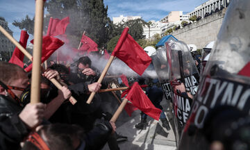 Πανεκπαιδευτικό συλλαλητήριο: Επεισόδια, χημικά, μολότοφ, πετροπόλεμος σε Αθήνα-Θεσσαλονίκη (pics)