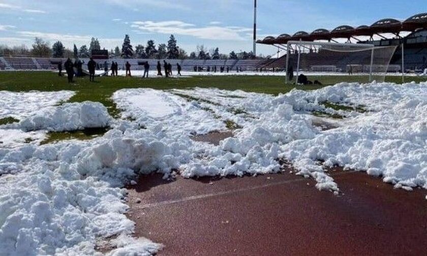 Συνεργείο καθάρισε το Αλκαζάρ από τα χιόνια - Προς διεξαγωγή το ΑΕΛ-ΑΕΚ