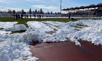 Συνεργείο καθάρισε το Αλκαζάρ από τα χιόνια - Προς διεξαγωγή το ΑΕΛ-ΑΕΚ