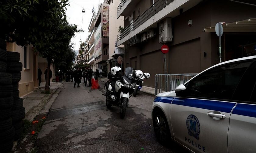 Καισαριανή: Βίντεο-ντοκουμέντο από την επίθεση με μολότοφ στο αστυνομικό τμήμα