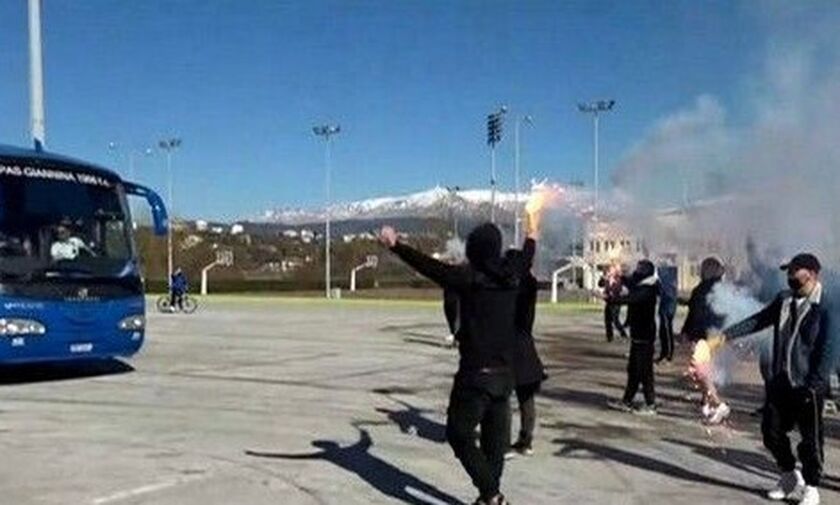 ΠΑΣ Γιάννινα: Θερμή υποδοχή σε παίκτες και Γιαννίκη για την πρόκριση επί του Παναθηναϊκού (vid)