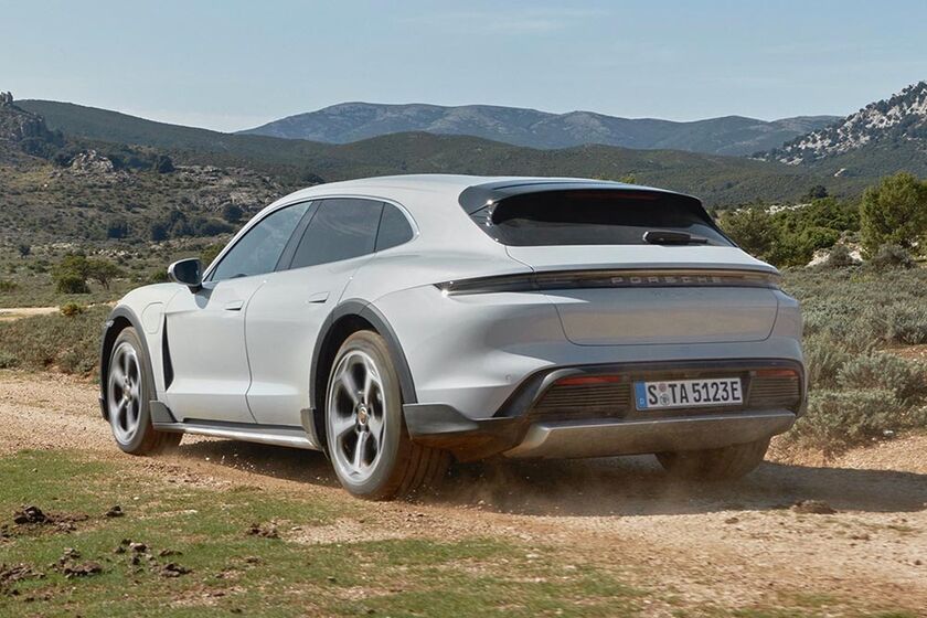 «Σκαφτιάς» επιδόσεων η Porsche Taycan Cross Turismo