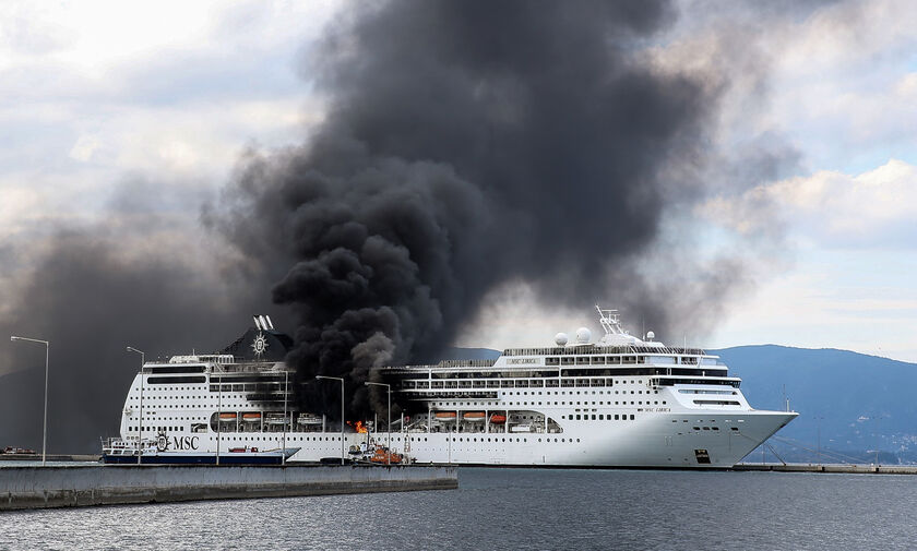 Φωτιά σε κρουαζιερόπλοιο στην Κέρκυρα (vid)