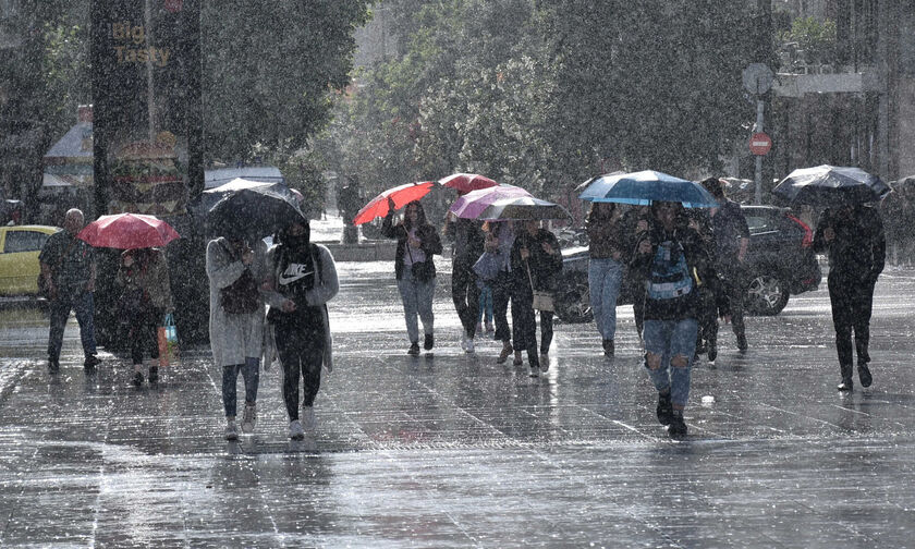 Καιρός: Βροχές και σποραδικές καταιγίδες